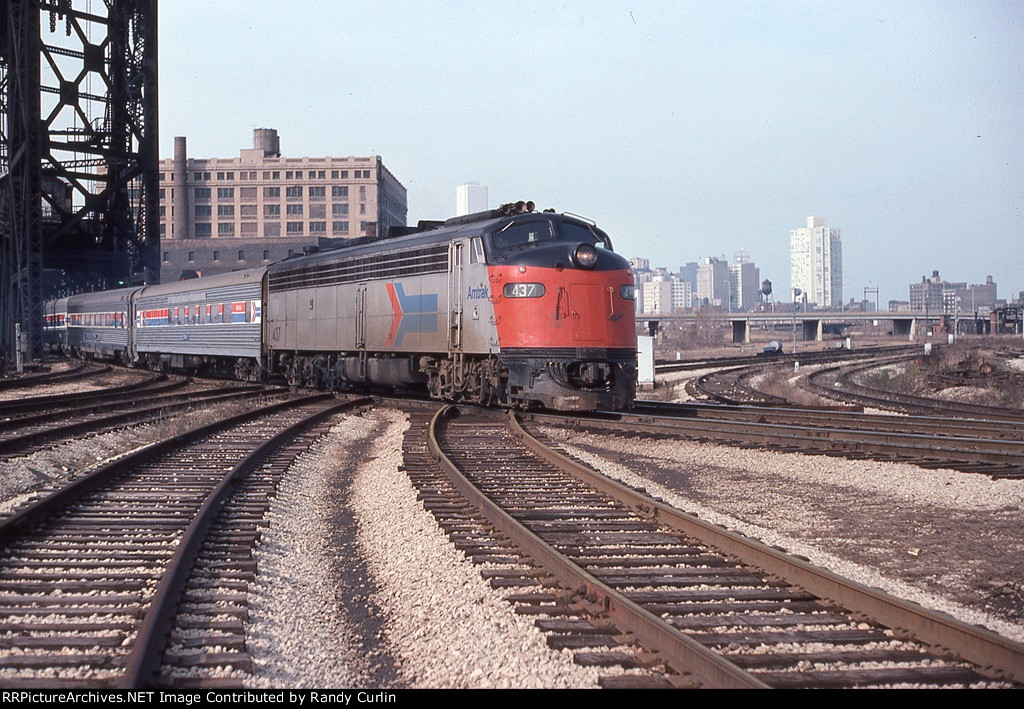 AMTK 437 on Tr 364 (21st St)